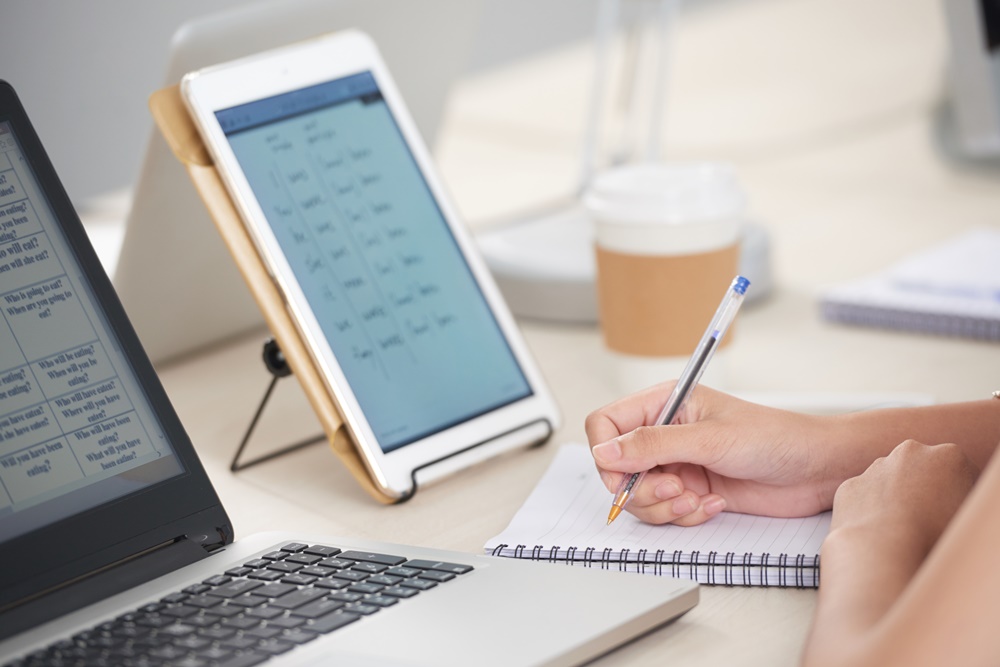 【実体験付き】シャドーイングで英語力を上げる方法がこれです！